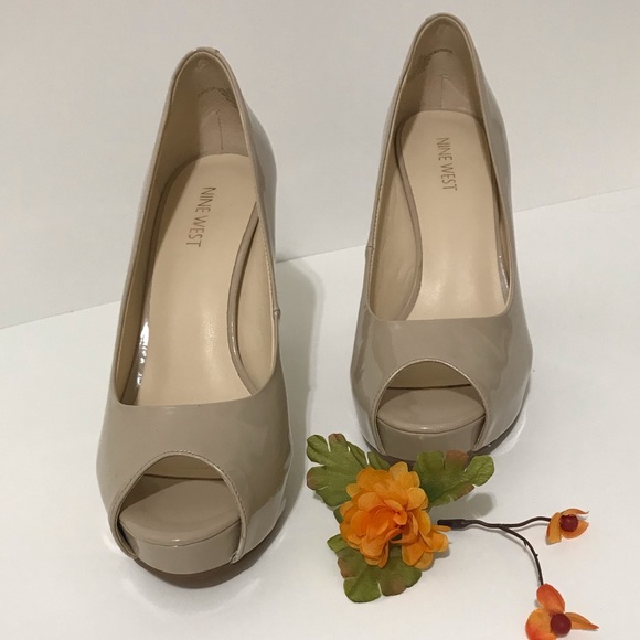 SHOES 🤑🤑USED CHLOE OPEN TOE HEELS CREAM PATENT - Picture 1 of 11